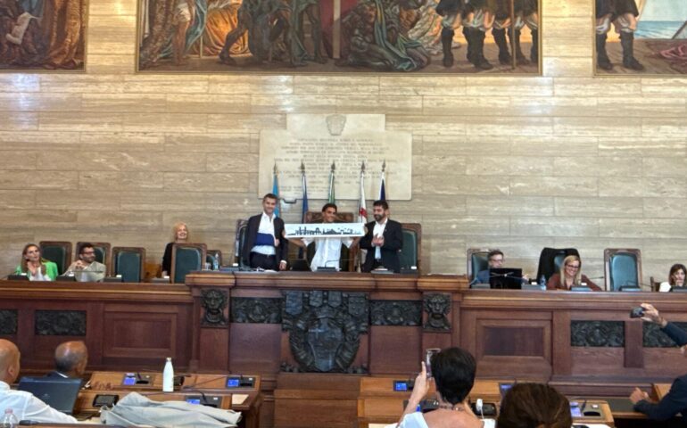 Zedda premia il bagnino a Cagliari PH Comune di Cagliari