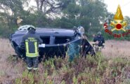 Tragedia all’alba sulla SS291: auto si ribalta, muore il conducente sbalzato fuori