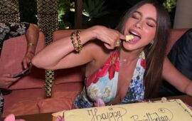 Sofia Vergara sceglie la Sardegna per il suo 53° compleanno: vacanza da sogno tra mare e relax