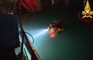 Sassari, peschereccio urta gli scogli: in corso operazioni di recupero dei Vigili del Fuoco