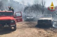 Vasto incendio alla periferia sud di Ozieri: in azione Vigili del Fuoco, CFVA, Forestas e volontari