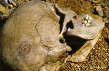 Un cranio nuragico (Foto Archeologia Dorgali)