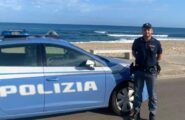Palau, poliziotto eroe si tuffa tra le onde e salva una donna