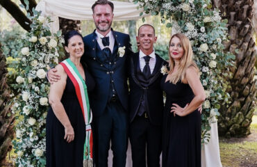 Gli sposi Carlo Cauduro e Mirko Lasio tra le weeding planner Cinzia Murgia e Alessia Ghisoni