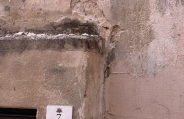 Cagliari, chiusa via La Marmora per caduta calcinacci