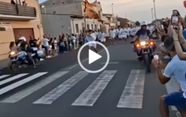 (VIDEO) Cabras, il “fiume bianco” che corre per San Salvatore: lo scioglimento del voto che unisce la comunità