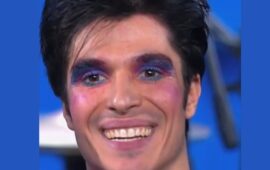 Da Samatzai a XFactor: Vincenzo Tocco conquista il palco con energia punk e scintille glam