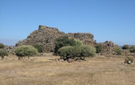 Nuraghe Arrubiu, il più grande tra quelli scavati (Foto Wikipedia)