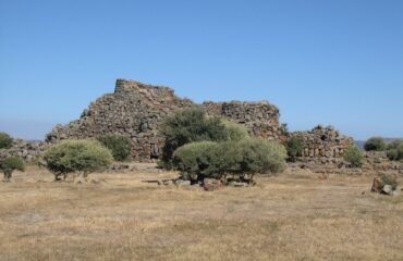 Nuraghe Arrubiu, il più grande tra quelli scavati (Foto Wikipedia)
