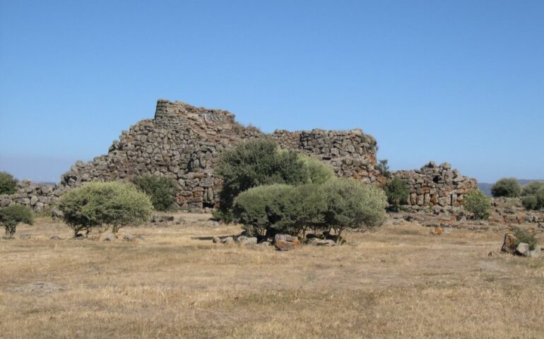 Nuraghe Arrubiu, il più grande tra quelli scavati (Foto Wikipedia)