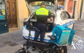 Tolleranza zero a Cagliari: multe e sequestri per monopattini senza casco e bici truccate come scooter