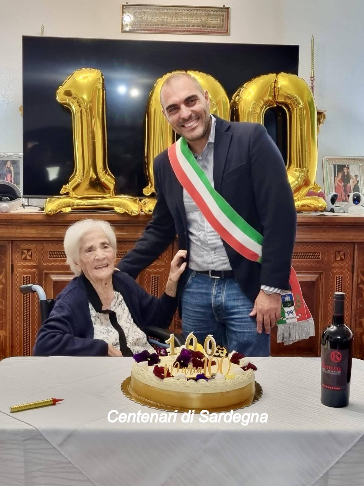 Tzia Maria Grazia Serra con il sindaco di Serdiana