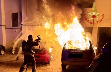 Incendio auto Quartu PH Vigili del Fuoco