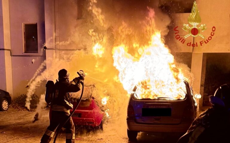 Incendio auto Quartu PH Vigili del Fuoco