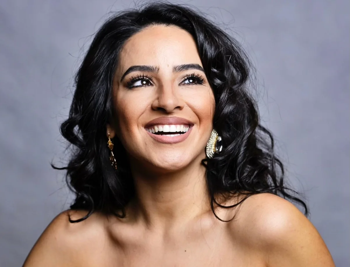 Intervista alla cantante Manuela Mameli: “Cantare la Sardegna nel mondo è un atto d’amore”