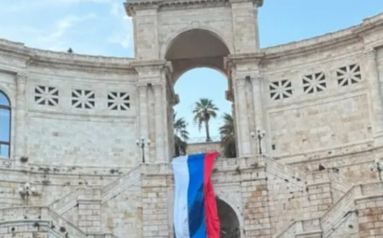 La bandiera russa al Bastione