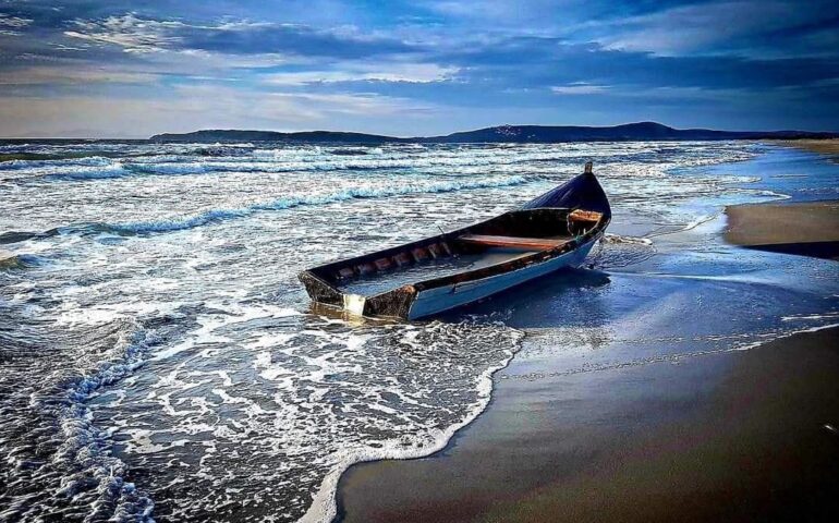 barchino dei migranti a sant'anna arresi