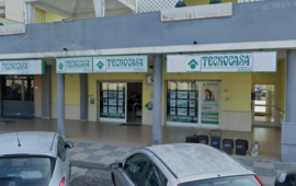 Notte di paura a Quartu: ordigno esplode davanti a un’agenzia Tecnocasa, indagini in corso