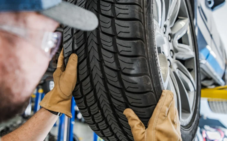 Le dieci regole per una guida sicura e un auto in ottimo stato: i consigli della Casa del Ricambio