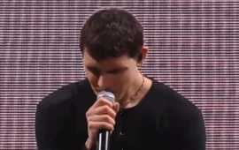 Damiano eroCaddeo incanta X Factor: con Battisti emoziona, conquista il pubblico e passa la selezione