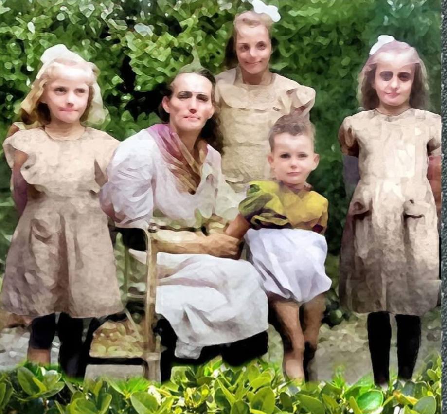 Riva con la mamma e le sorelle da bambino