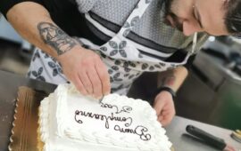 Una torta di compleanno in dono per chi non può averla: la bellissima iniziativa di Catering d’Autore e Anteas a Quartu