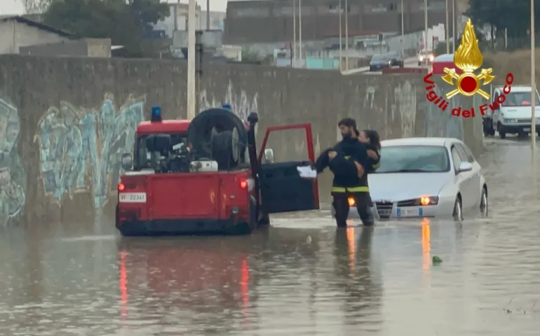 vigili del fuoco a porto torres