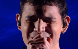 XFactor, EroCaddeo emoziona e conquista l’ultimo posto in finale: il sogno sardo continua