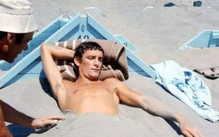 Gigi Riva fa le sabbiature