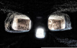 La domus con il volto di teschio (Foto Wikiloc)