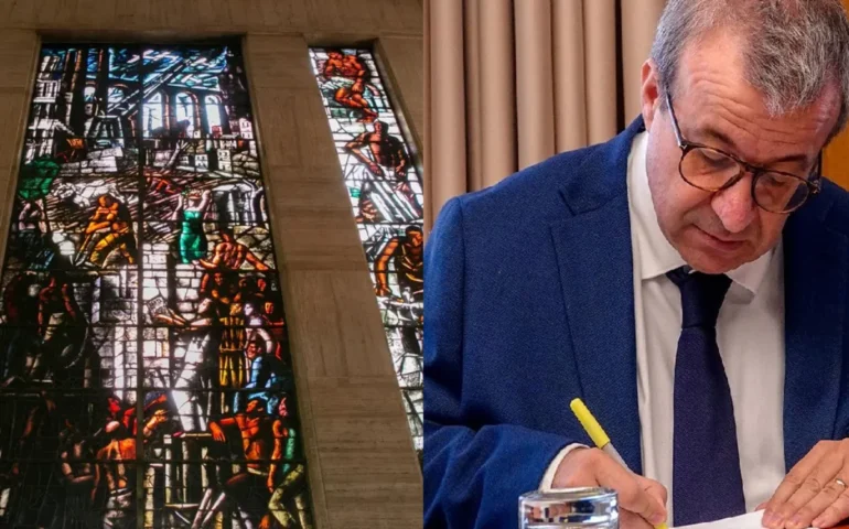 Roma, l’assessore sardo Cani scivola al Mimit e danneggia la vetrata di Sironi, di inestimabile valore