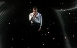 X Factor, EroCaddeo incanta il pubblico ma il cuore resta in Sardegna: dedica “La Cura” alla sorella Morena