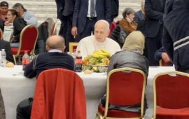 I senza tetto sassaresi e la Caritas di Sassari a pranzo dal Papa