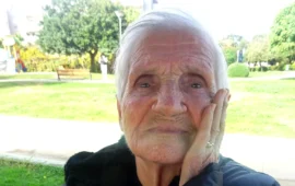 Tanti auguri all’inarrestabile Tzia Raffaela per i suoi 100 anni: un secolo di bellezza e vitalità straordinarie