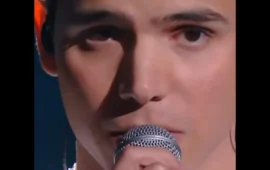 EroCaddeo vola in semifinale e si consacra come nuova voce della musica italiana: il suo inedito, “Punto” fa innamorare giudici e pubblico