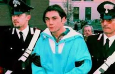 Elia del Grande, che nel 98 sterminò la sua famiglia, è fuggito dalla comunità. Ricerche anche in Sardegna