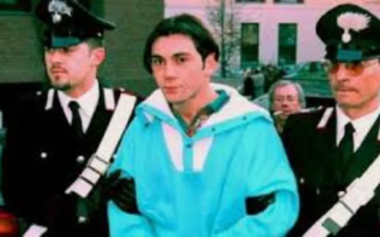 Elia del Grande, che nel 98 sterminò la sua famiglia, è fuggito dalla comunità. Ricerche anche in Sardegna