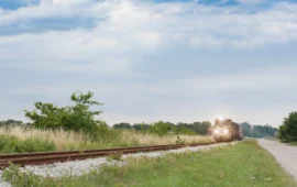 Ragazzo seduto sui binari a San Gavino: scatta l’allarme e la circolazione ferroviaria rallenta