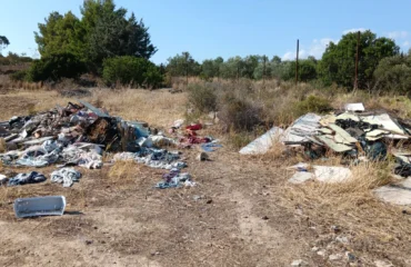 rifiuti abbandonati nelle campagne sarde