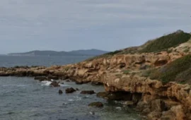 Precipita nella notte dal Balaguer, Alghero: 59enne salvato all’alba dopo una notte al gelo