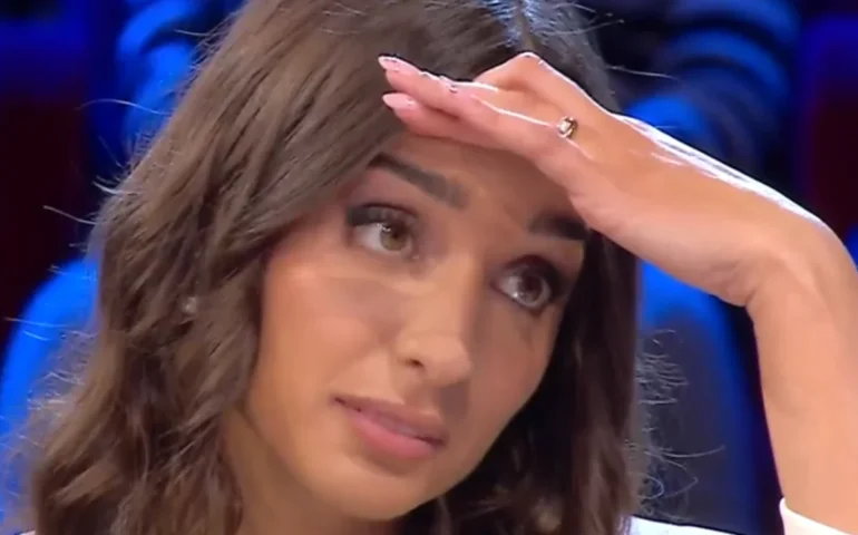 Ad Affari Tuoi Giulia da Sassari rischia tutto fino alla fine ma il Dottore la spunta