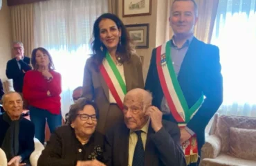 Enrico Aragoni con la moglie Anna, il sindaco di Tortolì Marcello Ladu e la vice sindaca di Selargius Gabriella Mameli,
