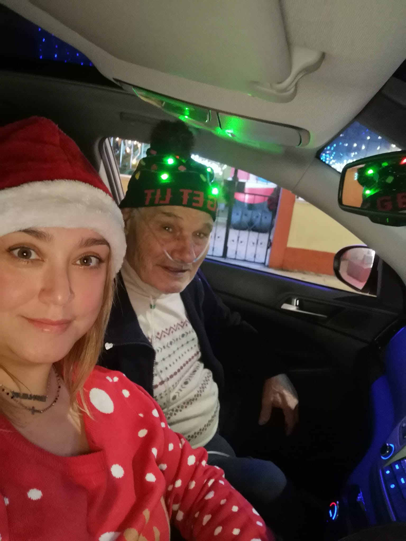 casa con luminarie di natale ad assemini