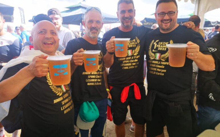 Dirigenti del Motoclub Dorgali alla Sei Giorni di Enduro