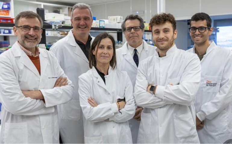 Lo staff medico, Francesco Urigo è il penultimo a destra (Foto Diario de Navarra)