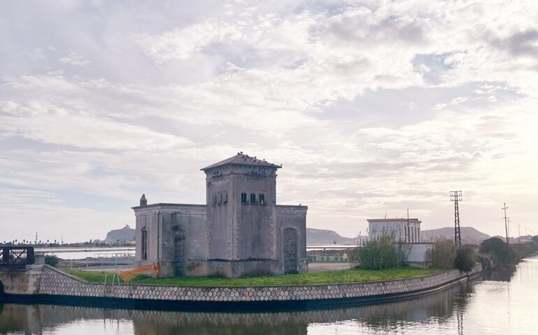 L'idrovora del Rollone nel parco di Molentargius e le vecchie strutture