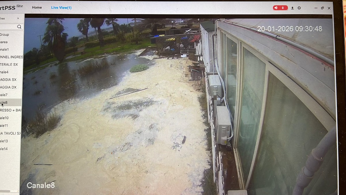 Il Poetto ferito (Foto Altamarea)