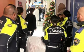 La Befana dei Vigili: sorrisi e giochi negli ospedali di Cagliari per i bimbi ricoverati