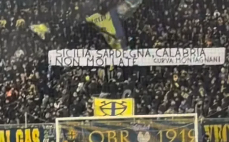 La curva del Modena dedica uno striscione a Sicilia, Sardegna e Calabria colpite dal ciclone Harry