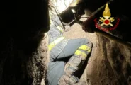 Narbolia, cagnolina intrappolata tra massi salvata dai Vigili del Fuoco